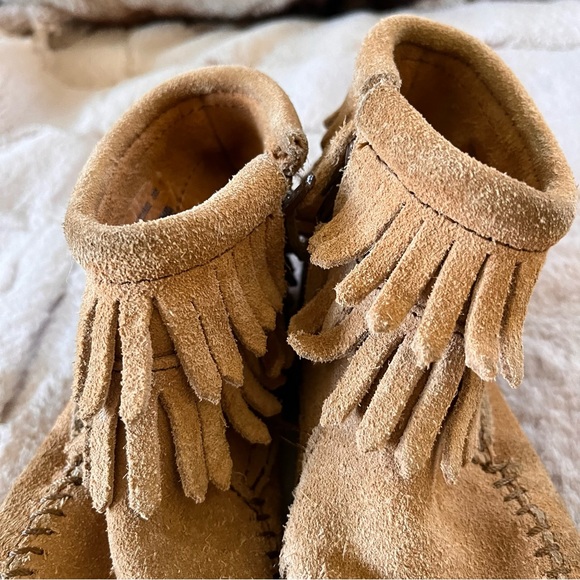 Minnetonka Double Fringe Side Zip Boot - Size 11 - Picture 8 of 11
